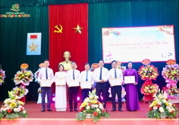 Tập thể CBGVNV Hoa Trạng Nguyên tham dự 